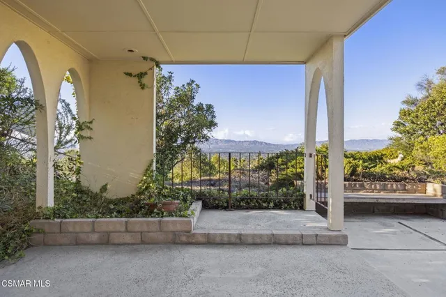 $1,989,000 | 19715 Komar Drive, Tarzana, CA 91356