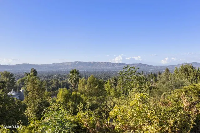 $1,989,000 | 19715 Komar Drive, Tarzana, CA 91356