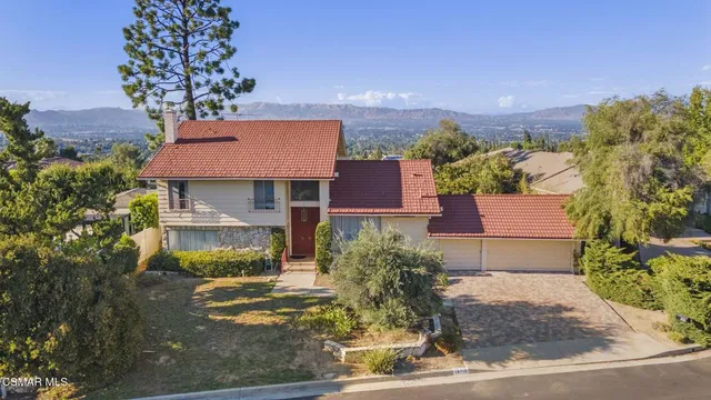 $1,989,000 | 19715 Komar Drive, Tarzana, CA 91356