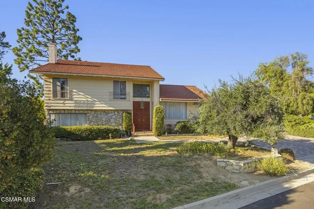 $1,989,000 | 19715 Komar Drive, Tarzana, CA 91356