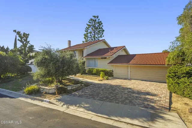 $1,989,000 | 19715 Komar Drive, Tarzana, CA 91356