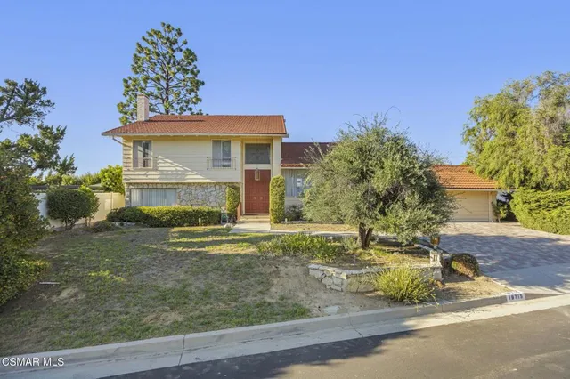 $1,989,000 | 19715 Komar Drive, Tarzana, CA 91356