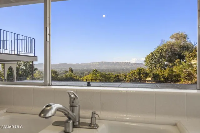 $1,989,000 | 19715 Komar Drive, Tarzana, CA 91356