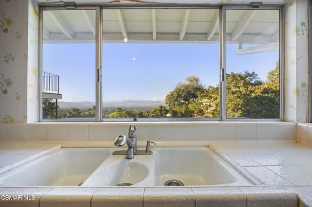 $1,989,000 | 19715 Komar Drive, Tarzana, CA 91356