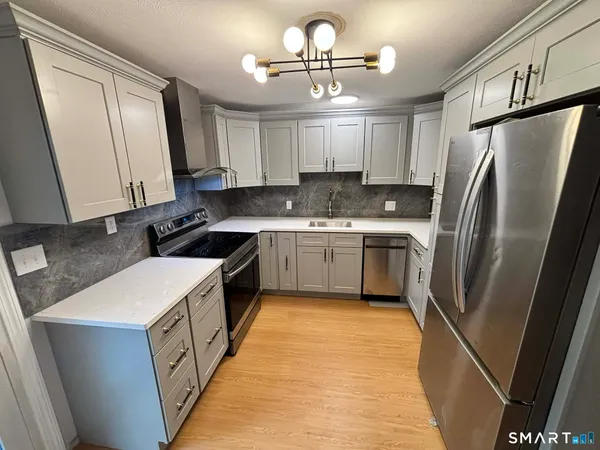 $264,900 | 220 Monce Road, Unit 17, Burlington, CT 06013