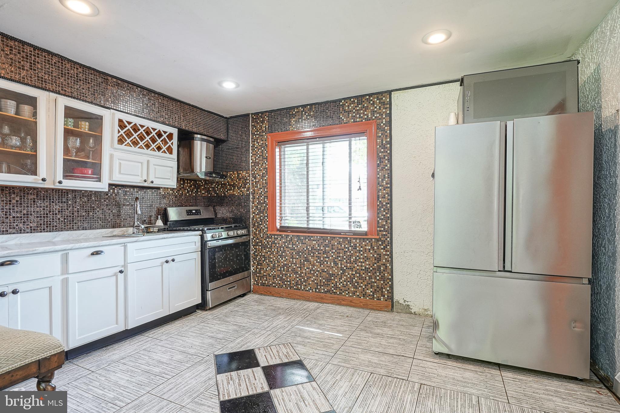 9336 Academy Road Philadelphia, PA 19114 - Photo 6 of 28 kitchen