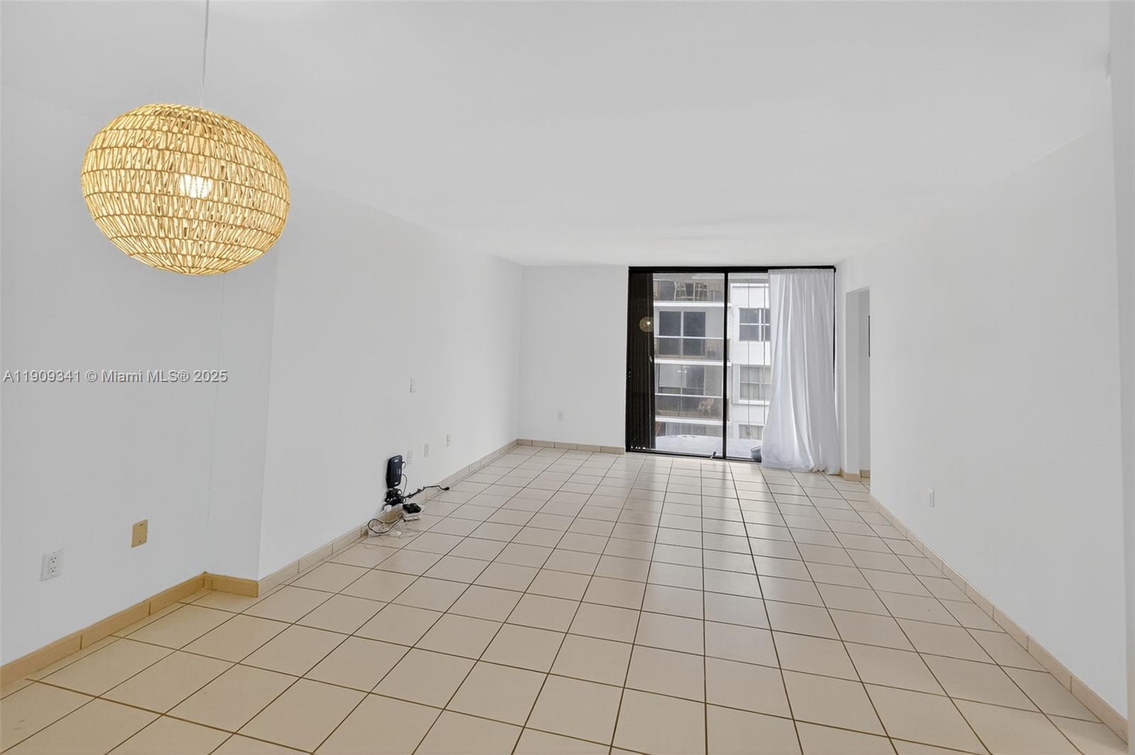 6061 Collins Avenue, Unit 7B Miami Beach, FL 33140 - Photo 18 of 41 a view of an empty room and window