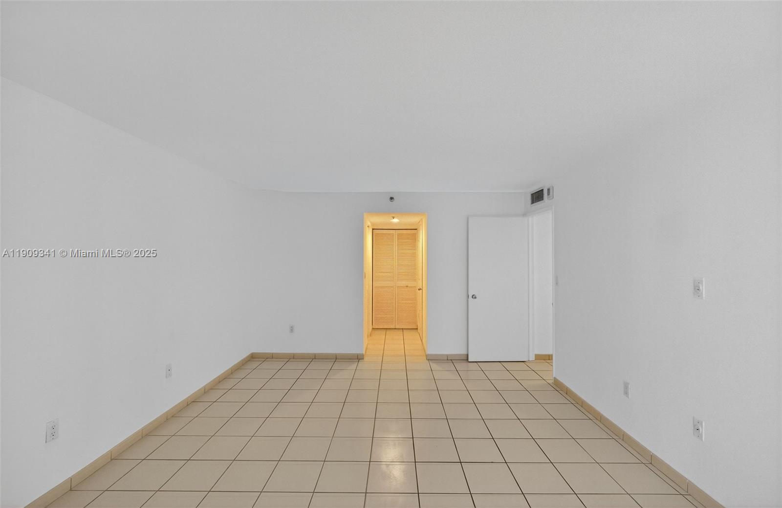 6061 Collins Avenue, Unit 7B Miami Beach, FL 33140 - Photo 32 of 41 a view of an empty room