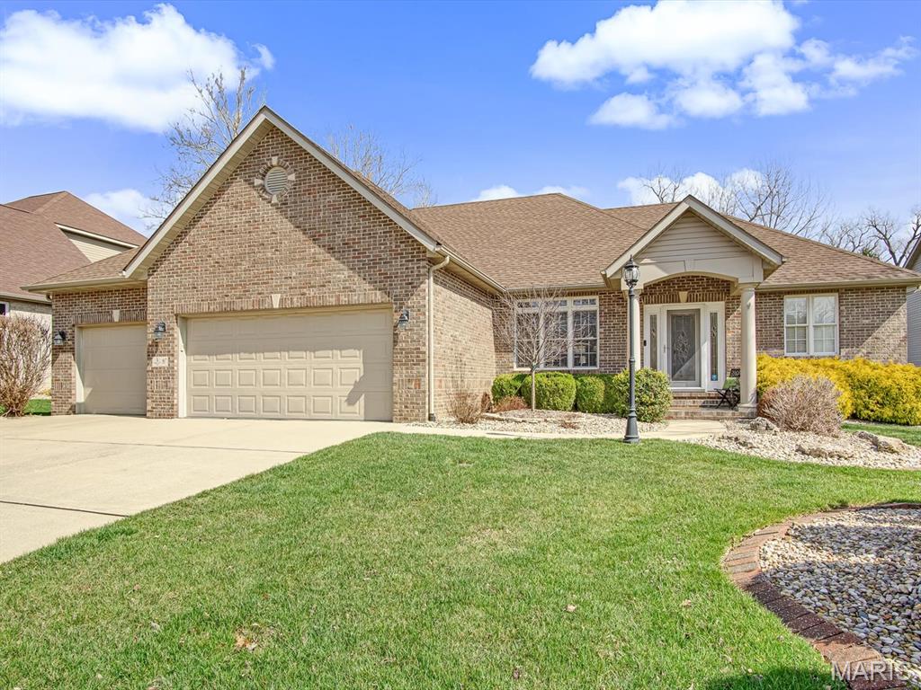 9 Timber Bluff Court Glen Carbon, IL 62034 - Photo 2 of 39