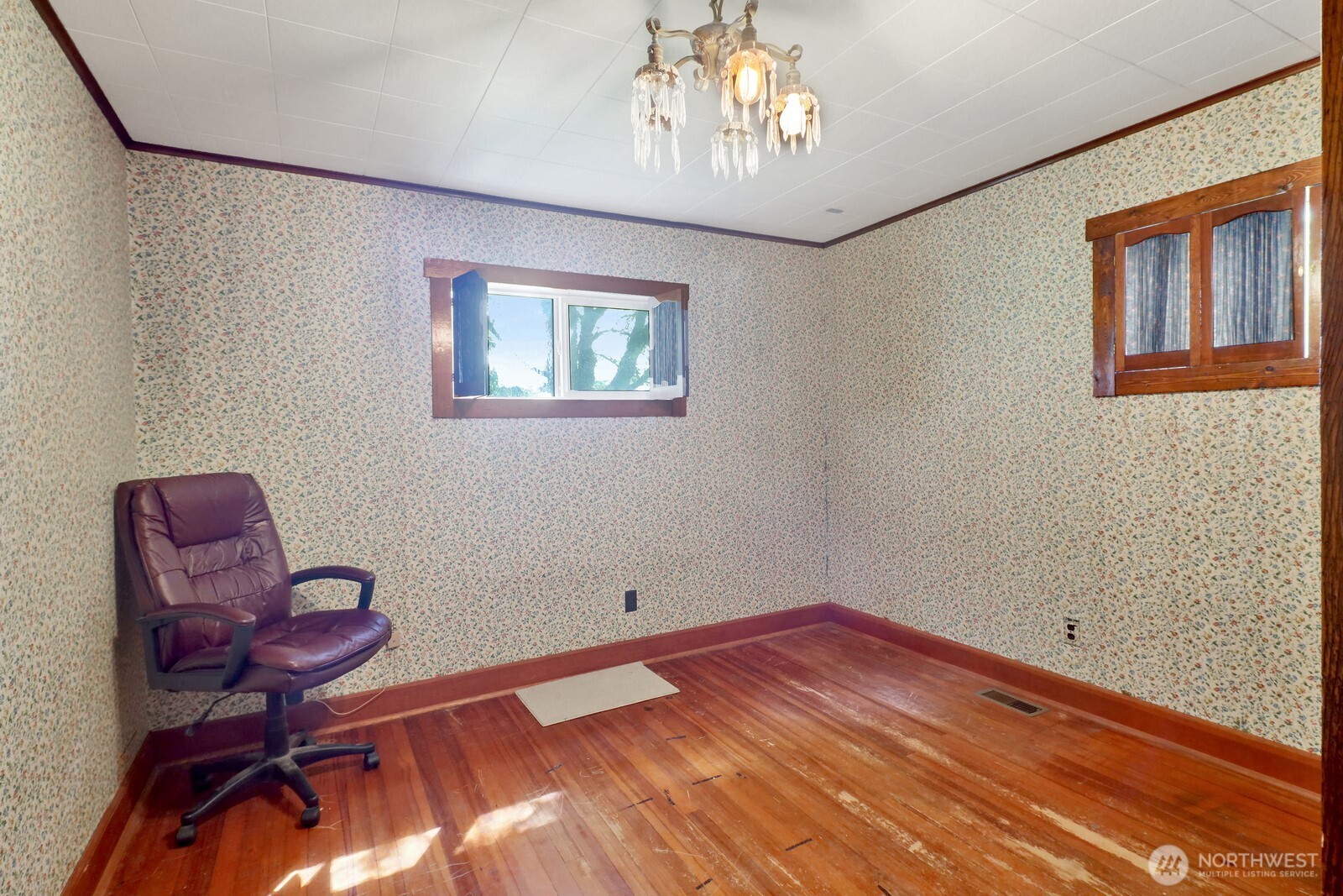 8172 Van Buren Road Everson, WA 98247 - Photo 12 of 33 a view of workspace room with wooden floor