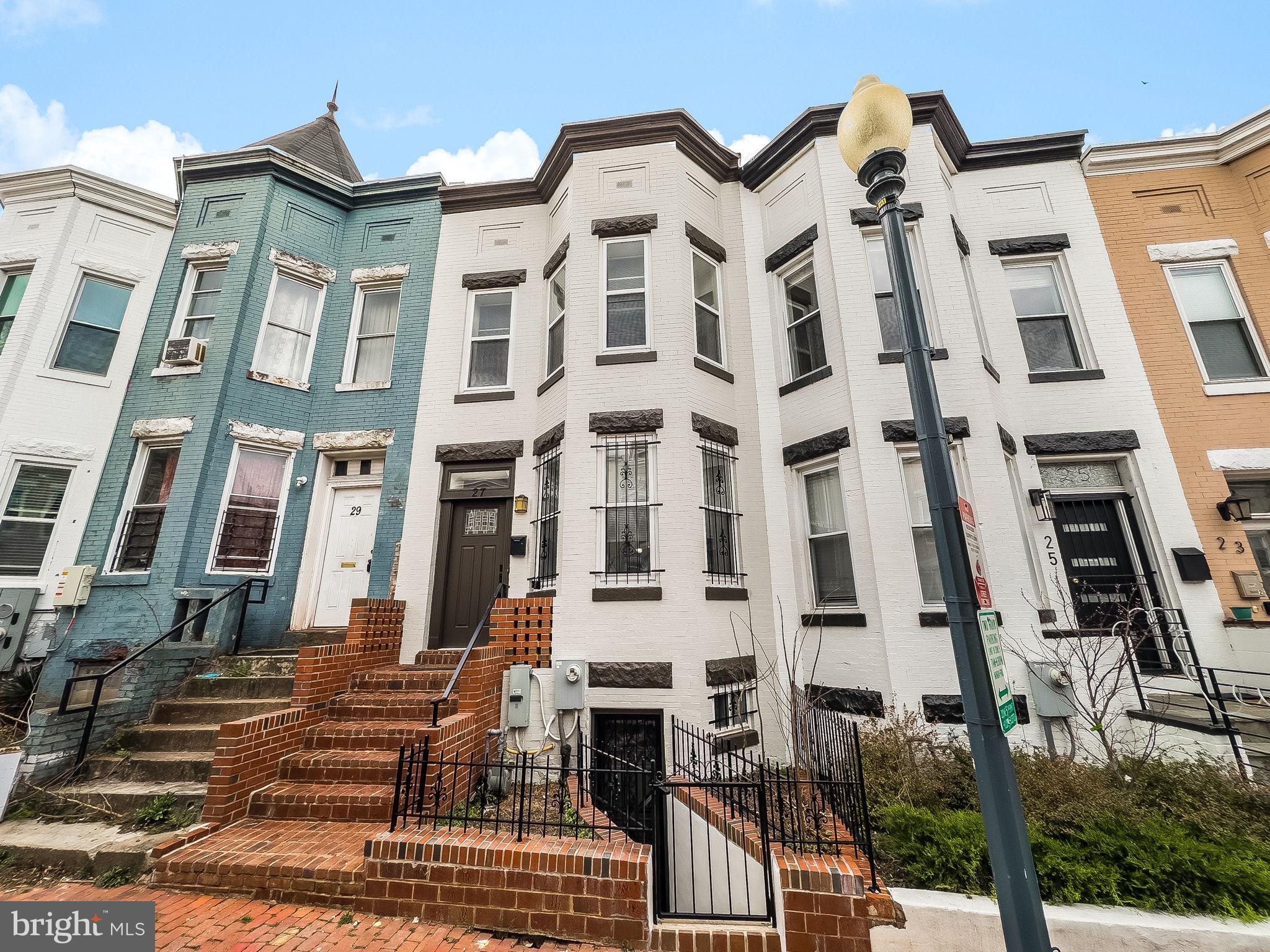 27 Todd Pl Northeast  