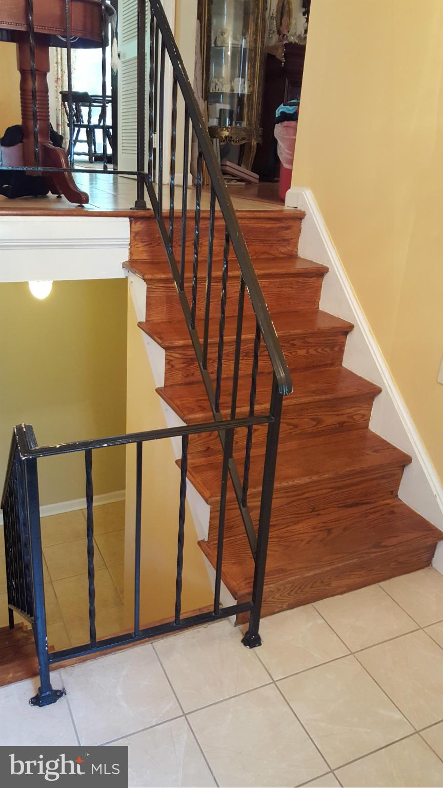 9206 Locksley Road Fort Washington, MD 20744 - Photo 19 of 23 Staircase