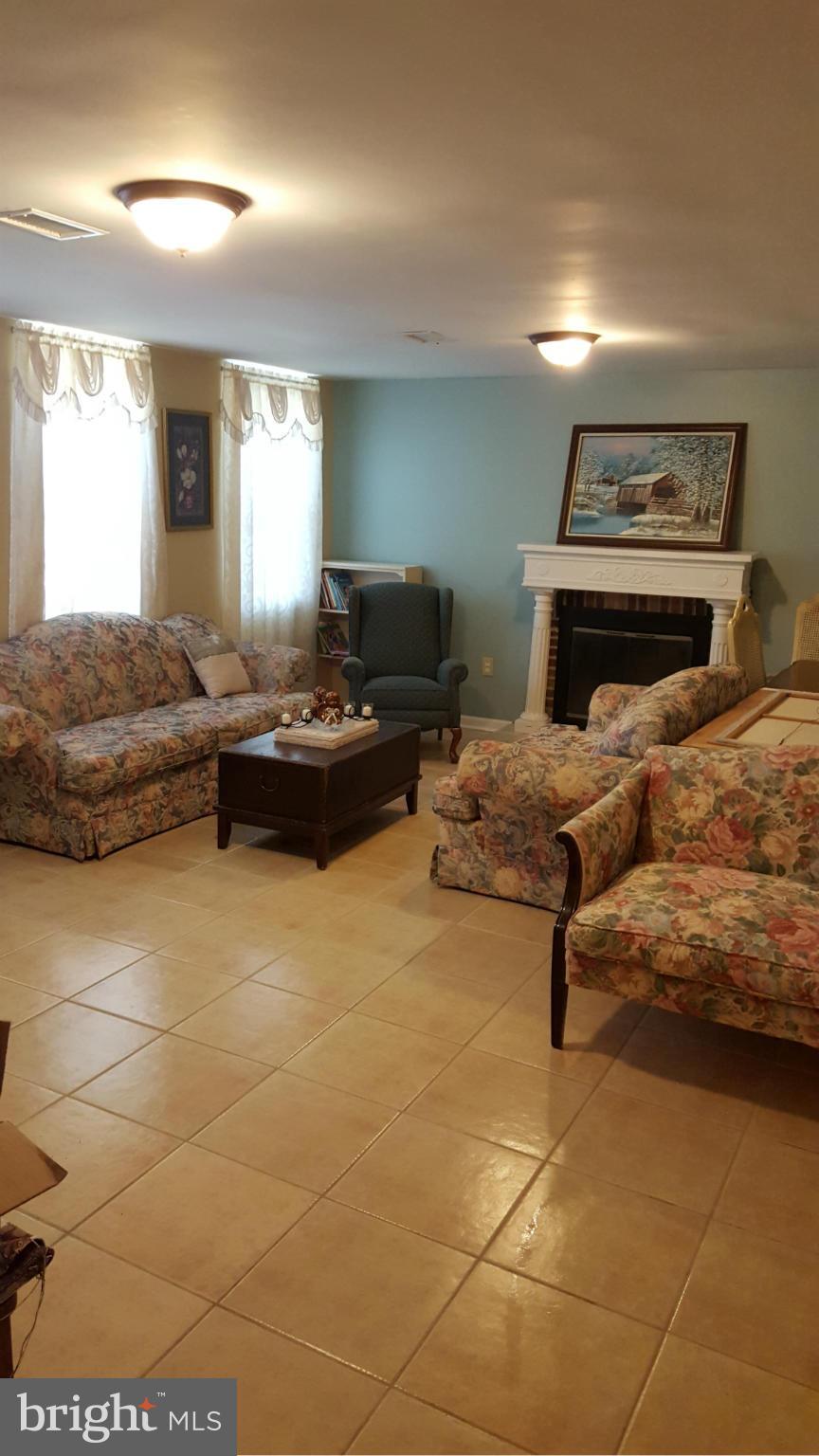 9206 Locksley Road Fort Washington, MD 20744 - Photo 7 of 23 Living Room