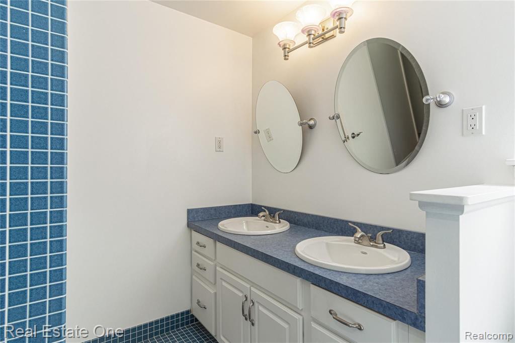 32601 West 13 Mile Road Farmington Hills, MI 48334 - Photo 36 of 53