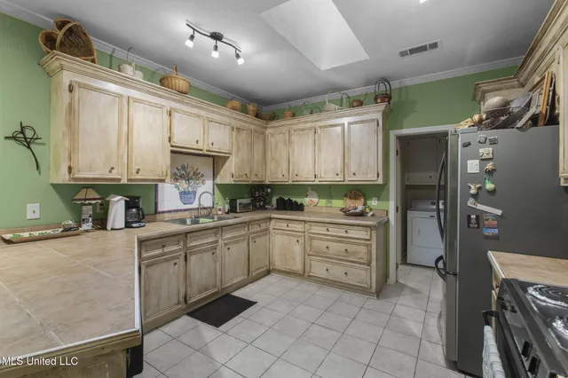 $395,000 | 243 Bayview Drive, Madison, MS 39110