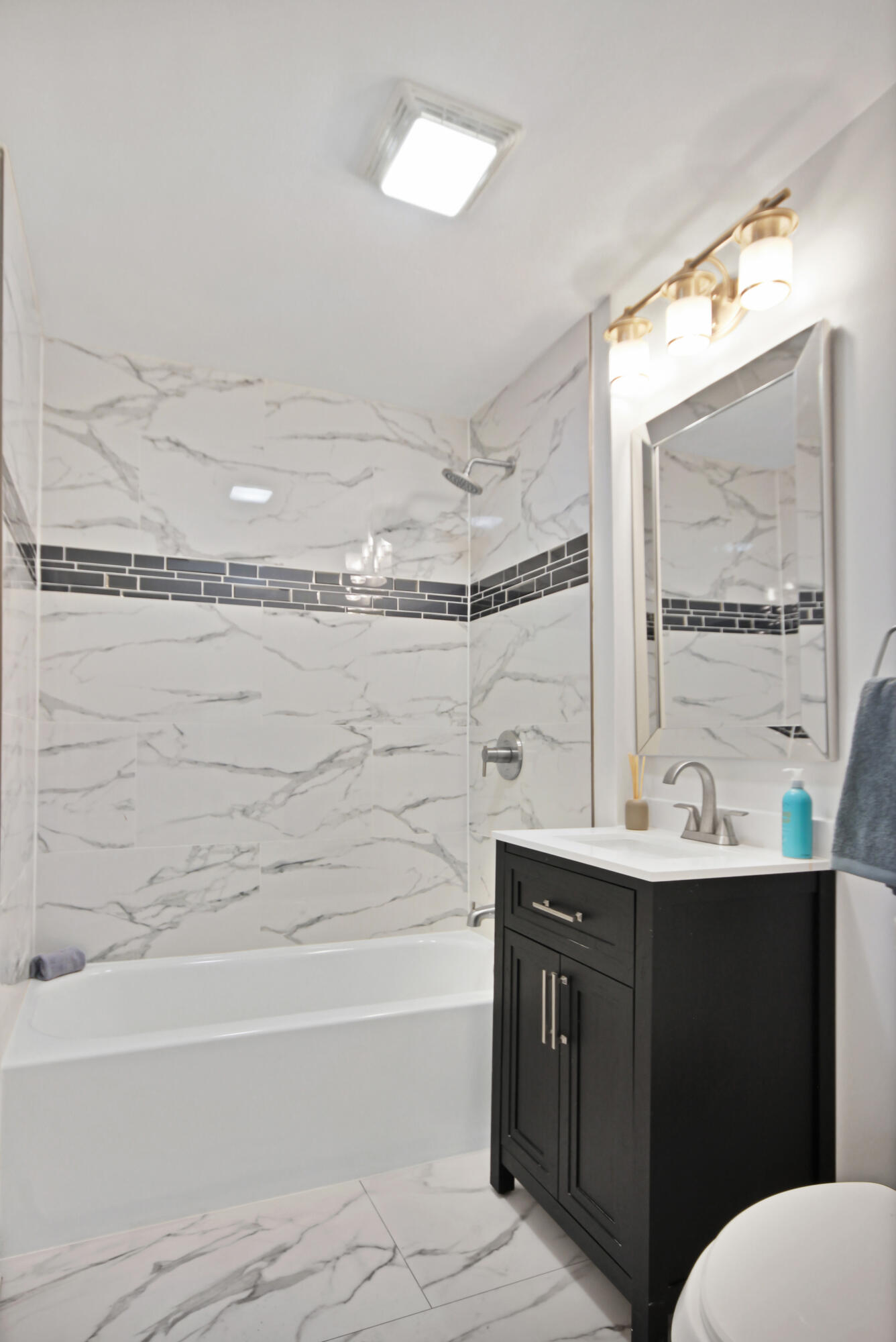 405 Institute Street Valparaiso, IN 46383 - Photo 8 of 17 a bathroom with a sink mirror toilet and bathtub