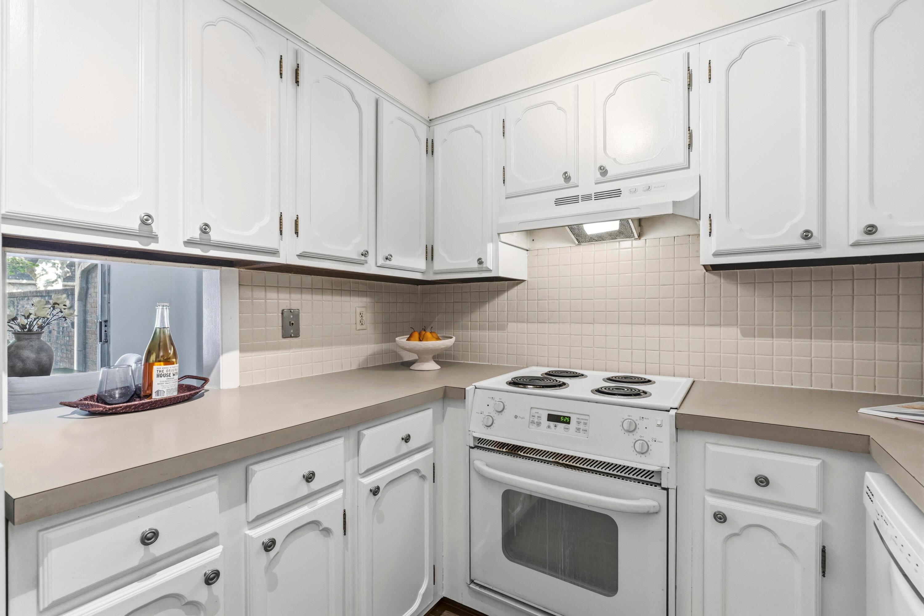 3600 Reed Road, Unit 4 Upper Arlington, OH 43220 - Photo 15 of 42 Kitchen