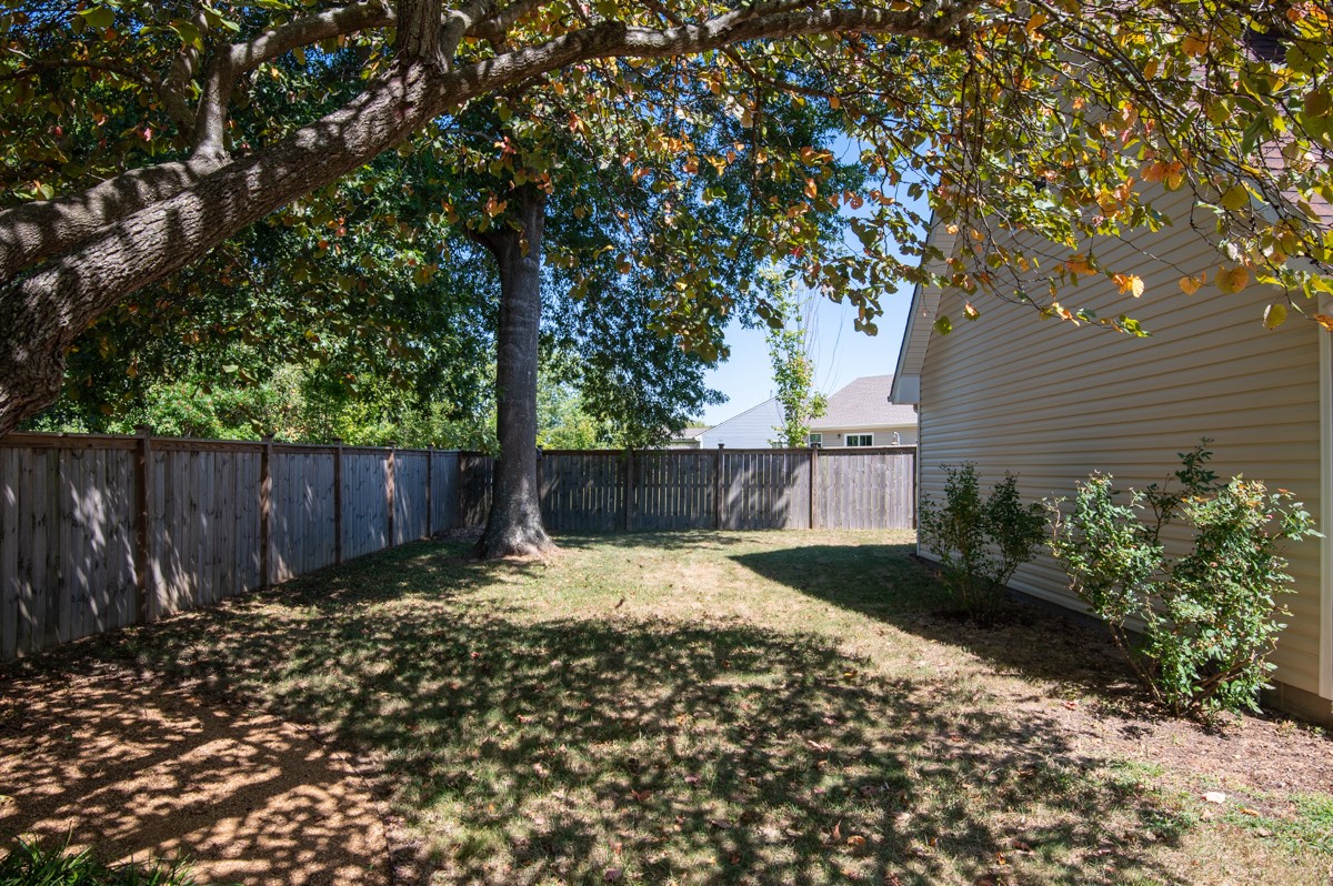 526 Calista Road White House, TN 37188 - Photo 27 of 29 a backyard of a house