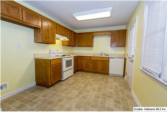 70 Beck Green Road Warrior, AL 35180 - Photo 7 of 17