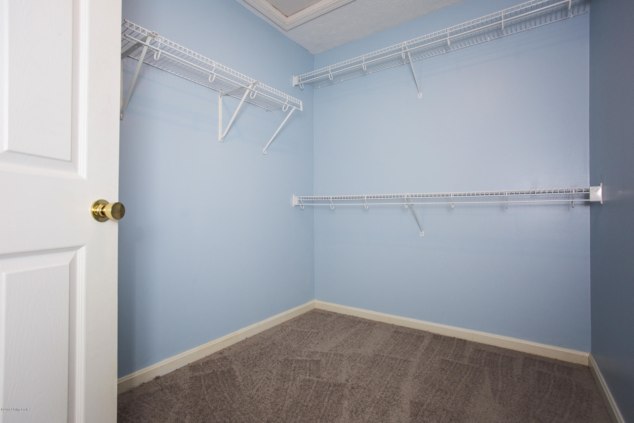 3812 Ridgehurst Court Louisville, KY 40299 - Photo 24 of 38 24-master closet