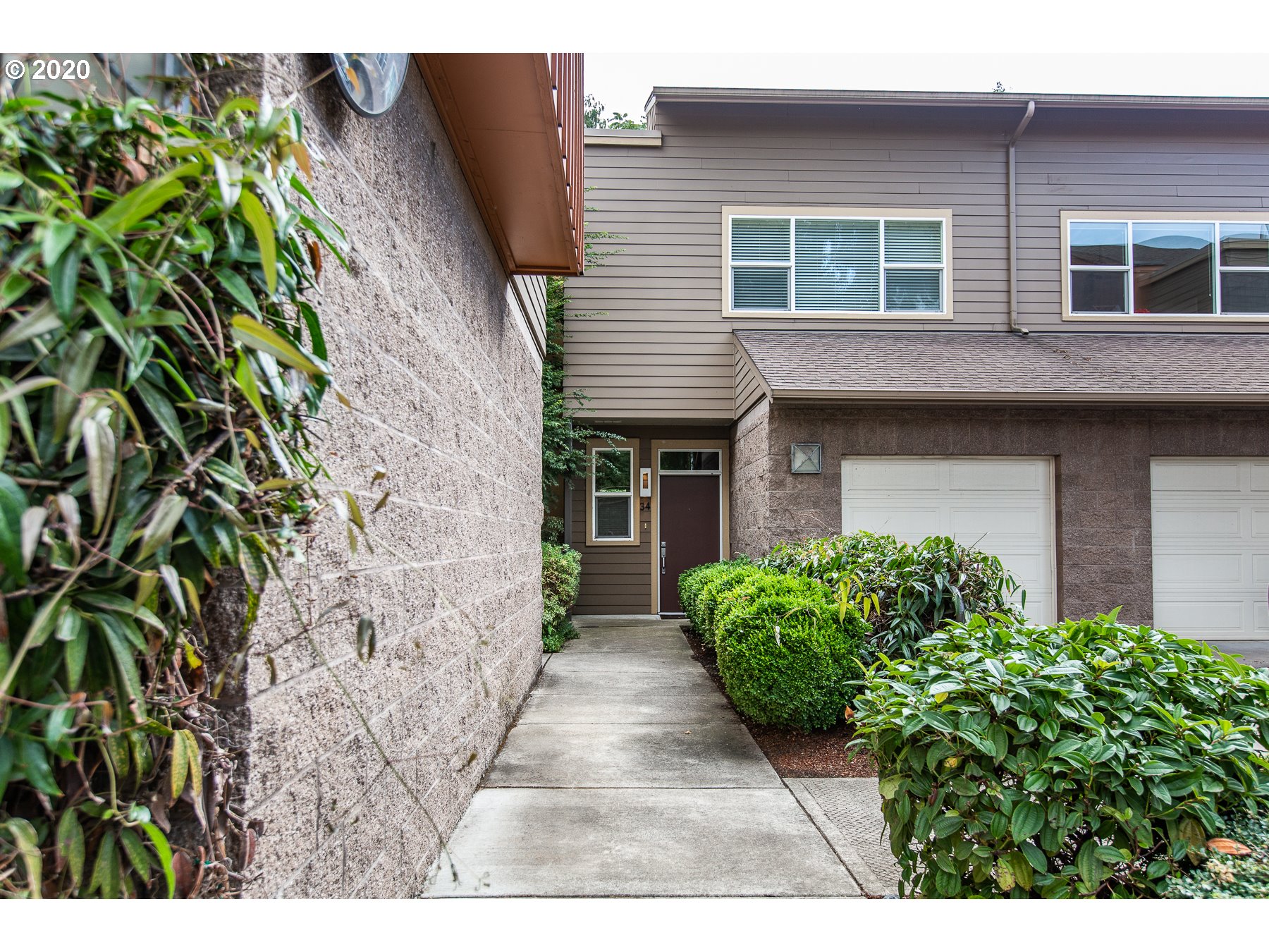 327 Rustic Place, Unit 34 Eugene, OR 97401 - Photo 2 of 23 Gallery Image 2