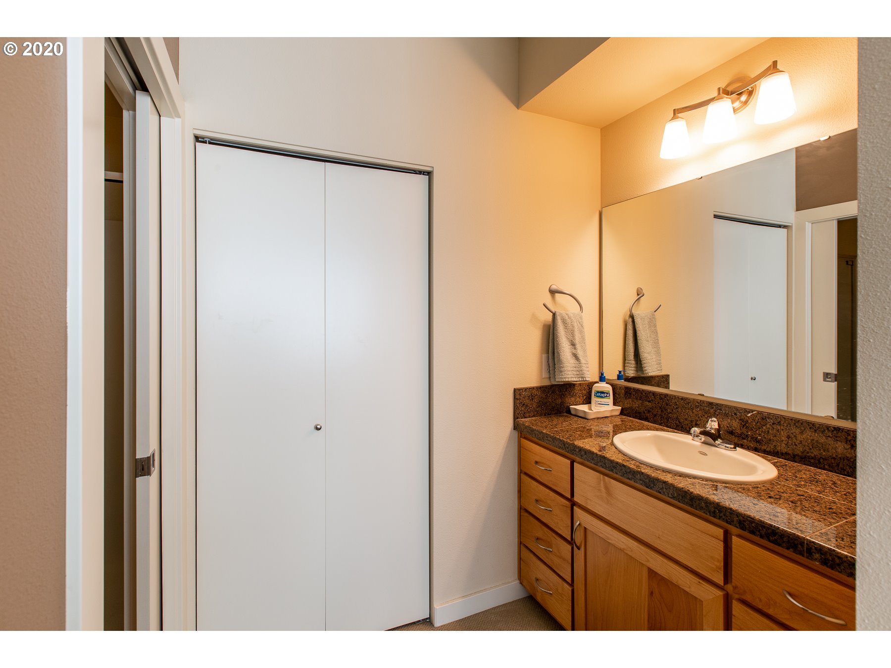 327 Rustic Place, Unit 34 Eugene, OR 97401 - Photo 19 of 23 Gallery Image 19