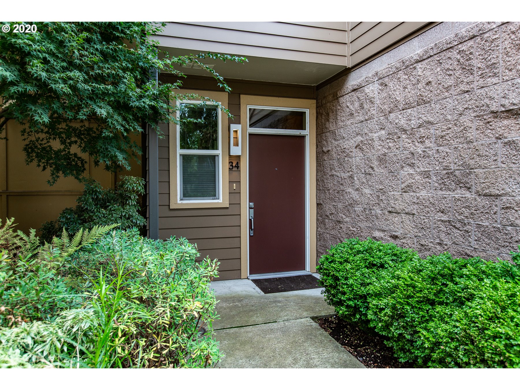 327 Rustic Place, Unit 34 Eugene, OR 97401 - Photo 3 of 23 Gallery Image 3
