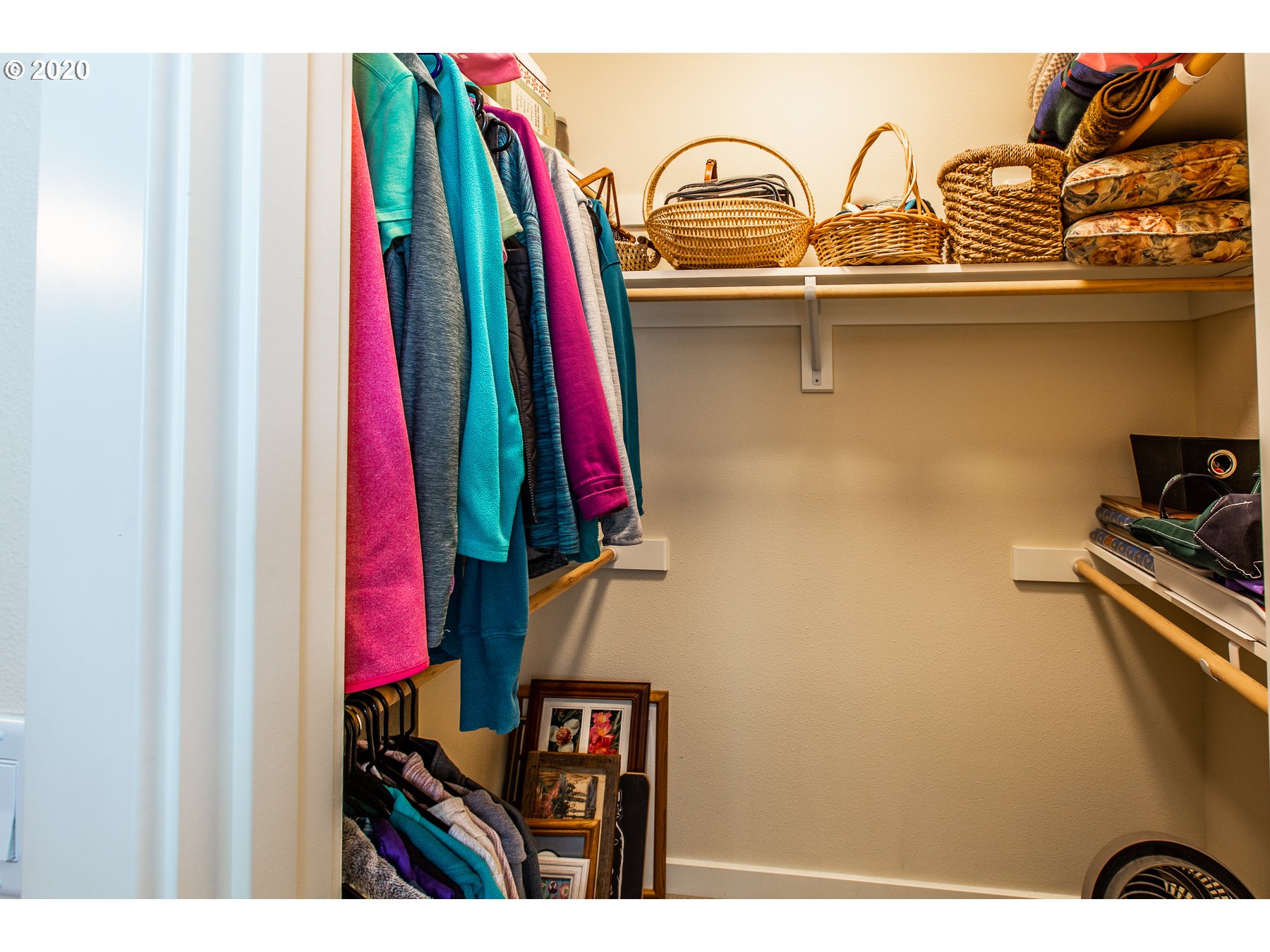 327 Rustic Place, Unit 34 Eugene, OR 97401 - Photo 21 of 23 Gallery Image 21