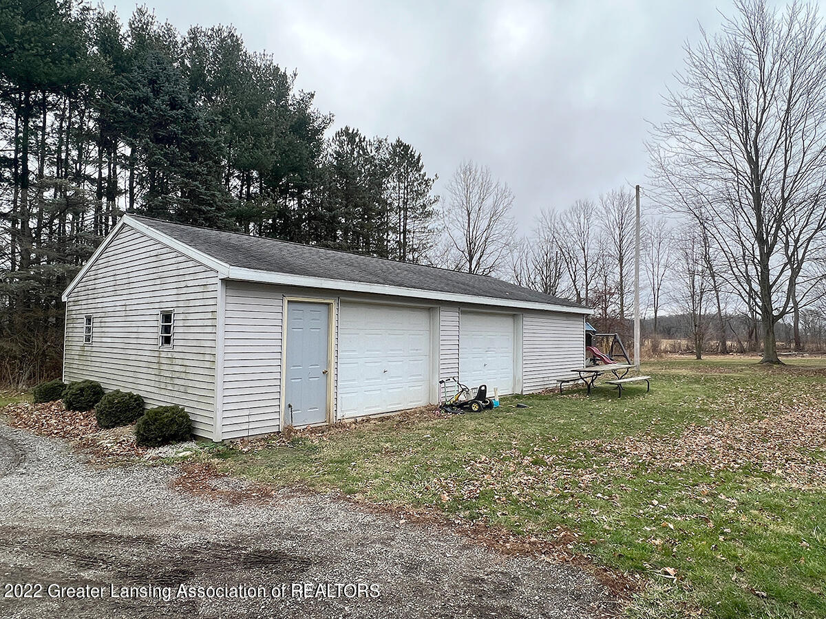 10190 Kinneville Road Eaton Rapids, MI 48827 - Photo 8 of 48 garage-1