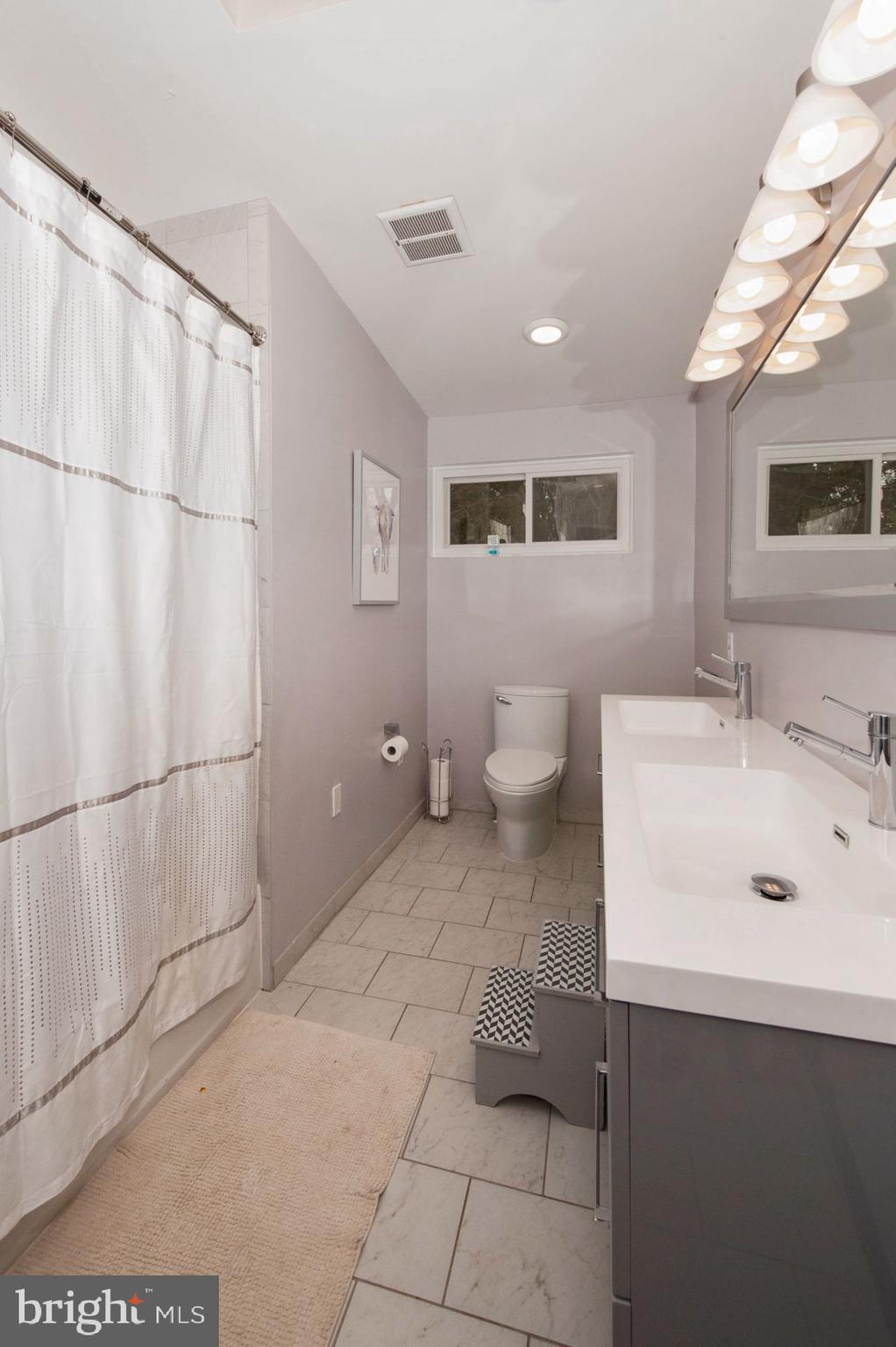 3223 Midfield Road Baltimore, MD 21208 - Photo 12 of 32 Bath