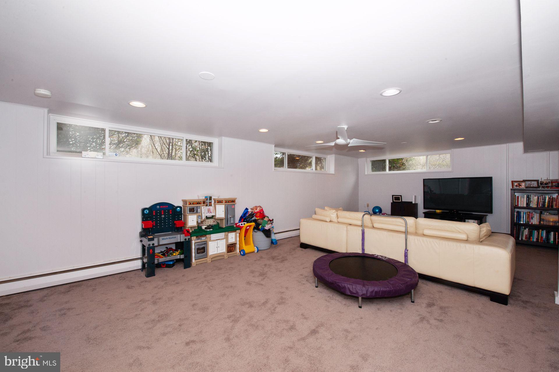 3223 Midfield Road Baltimore, MD 21208 - Photo 19 of 32 Family Room