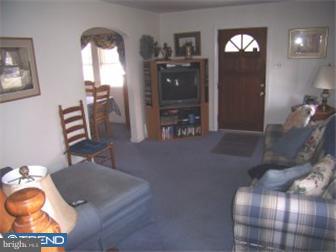 1208 Meadow Road Woodlyn, PA 19094 - Photo 4 of 12 Living Room