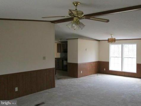 13913 Blairs Valley Road Clear Spring, MD 21722 - Photo 11 of 28 Living Room