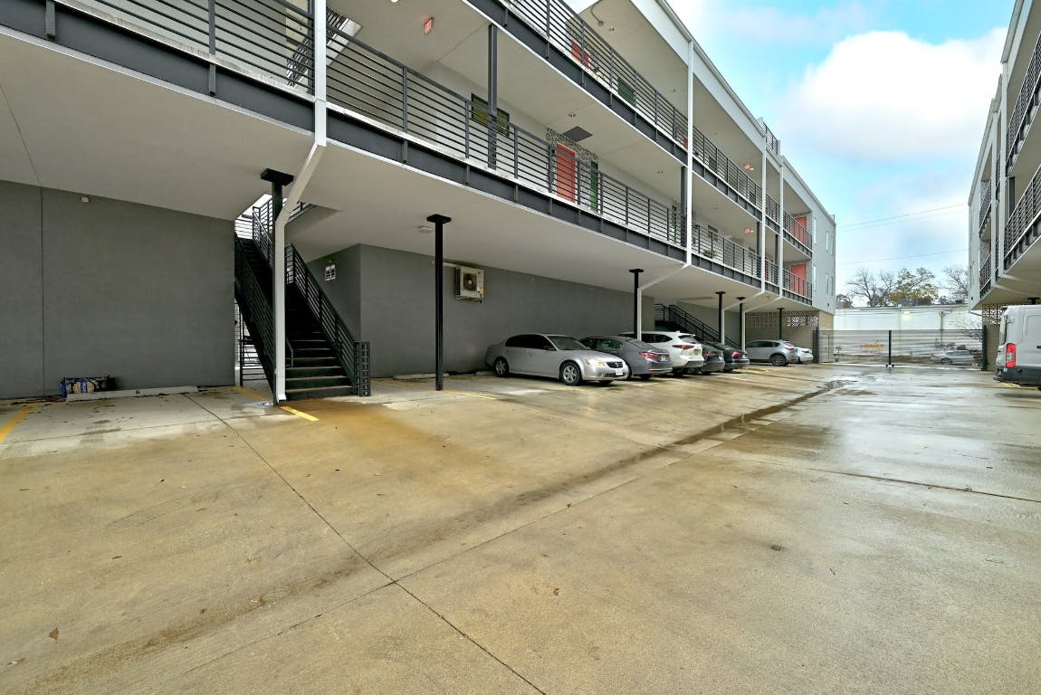 2709 East 5th Street, Unit 1303 Austin, TX 78702 - Photo 17 of 18 a view of street with large building