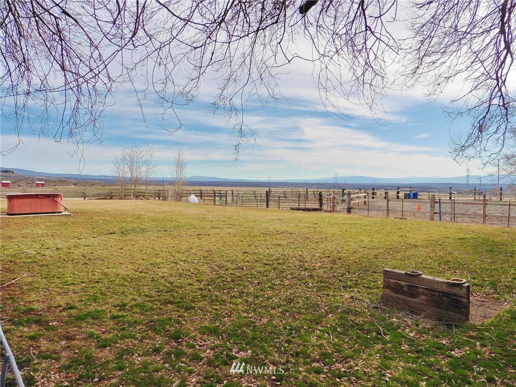 6201 Robbins Road Ellensburg, WA 98926 - Photo 2 of 21 Gallery Image 2