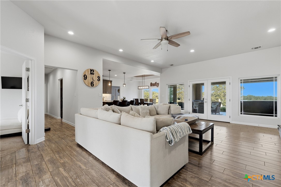 494 Flash Circle Luling, TX 78648 - Photo 15 of 47 Gallery Image 15