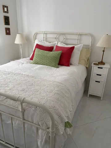 $4,800 | 301 Altara Avenue, Unit 207, Coral Gables, FL 33146