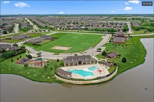an aerial view of a house having yard