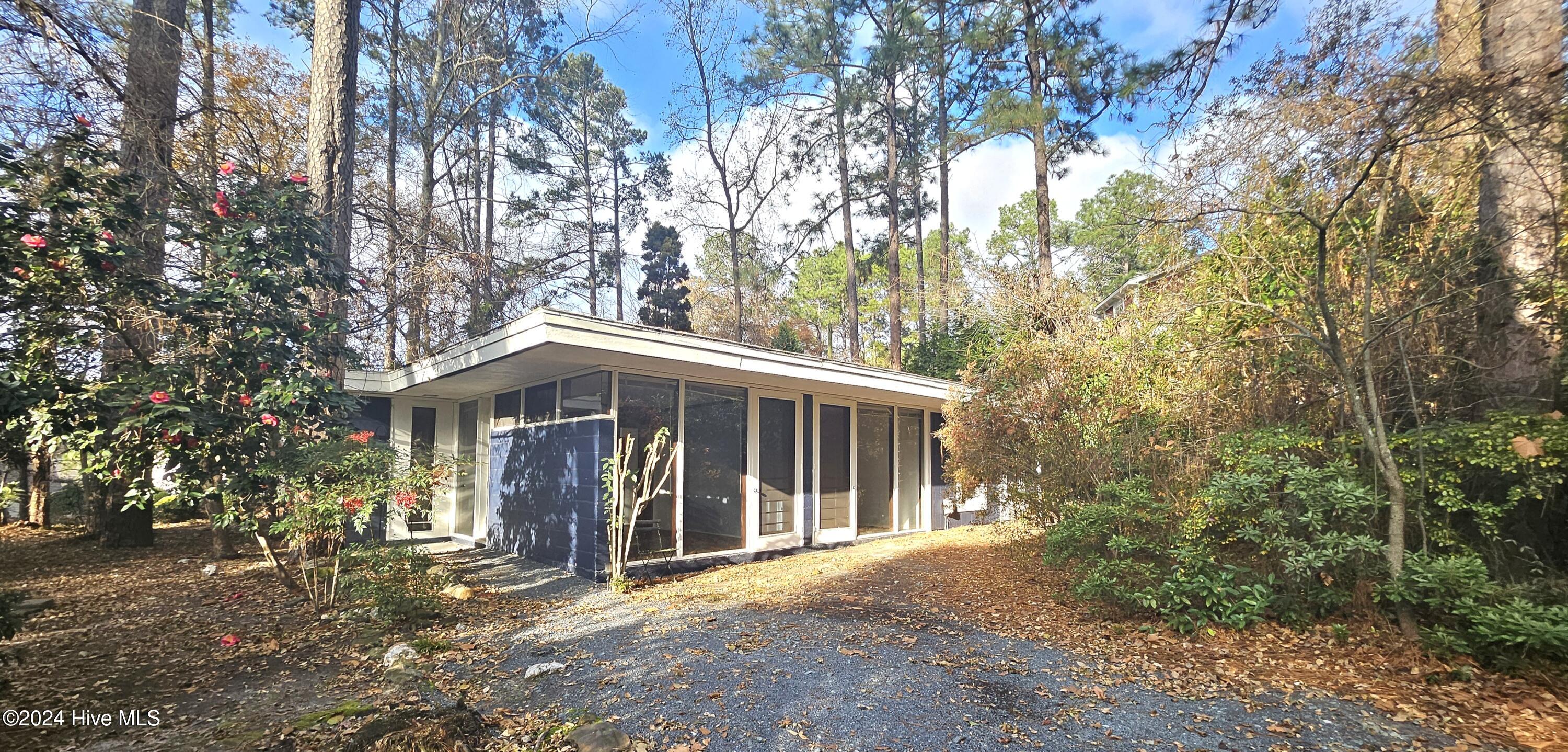 780 South Ridge Street Southern Pines, NC 28387 - Photo 1 of 24 1000012497