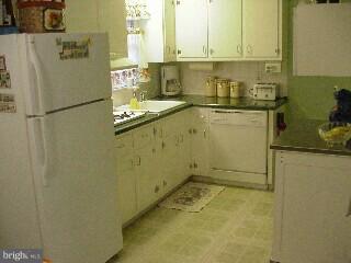 8 Maitland Road Hamilton, NJ 08620 - Photo 4 of 6