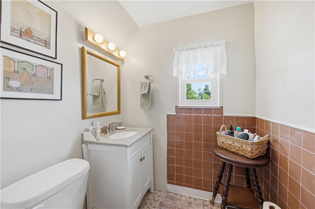 161 James Street Springdale, PA 15144 - Photo 14 of 26 Bathroom