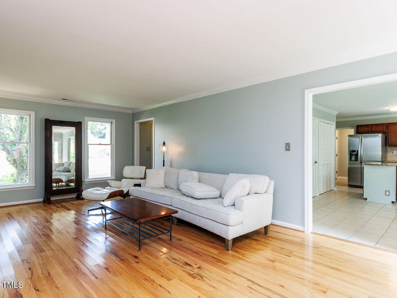 007-1280x960-living-room