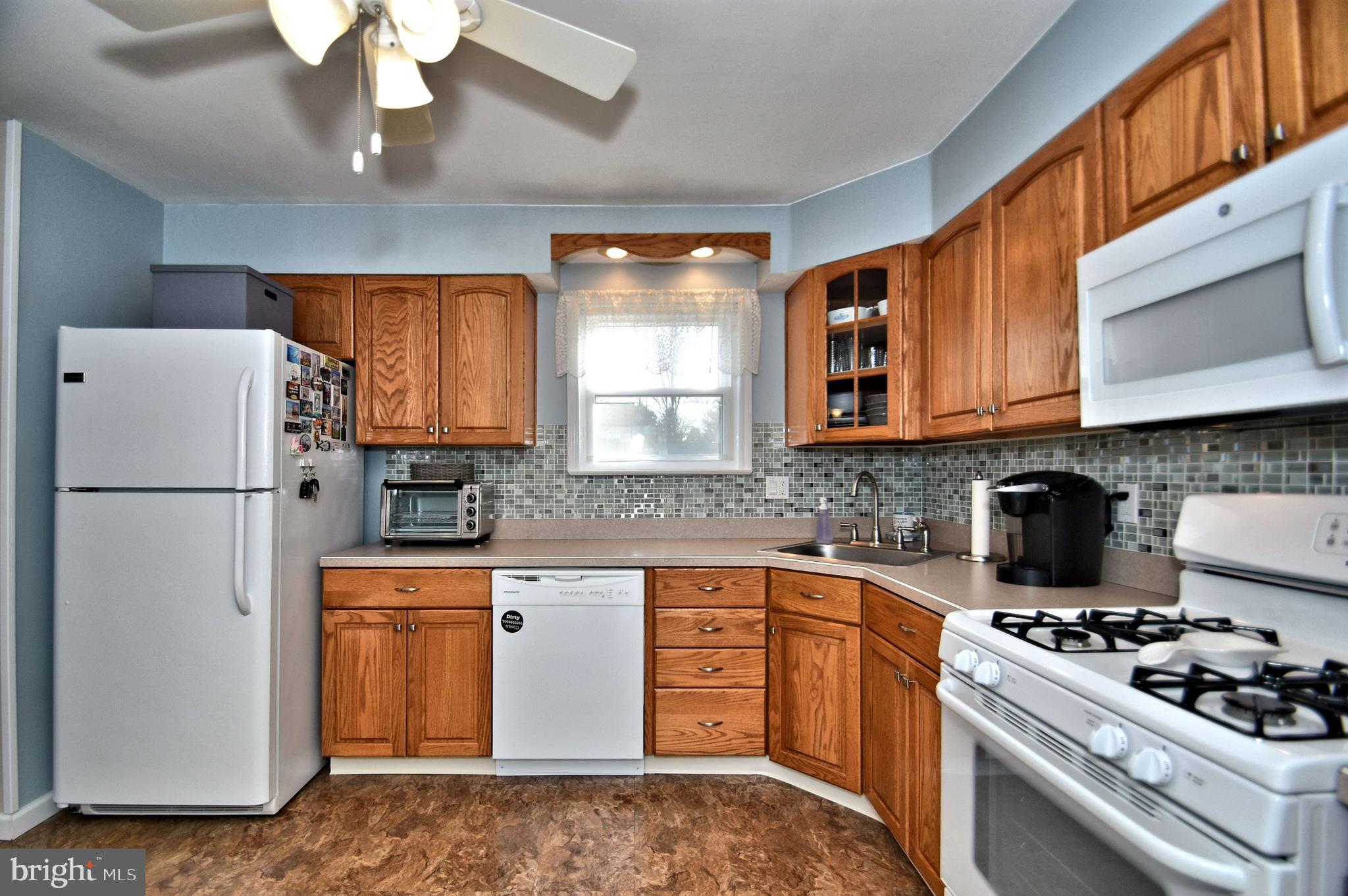 684 Stratford Road Warminster, PA 18974 - Photo 12 of 36 Gallery Image 12