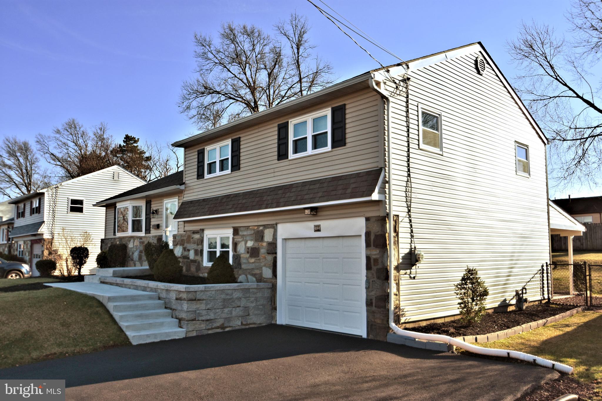 684 Stratford Road Warminster, PA 18974 - Photo 3 of 36 Gallery Image 3