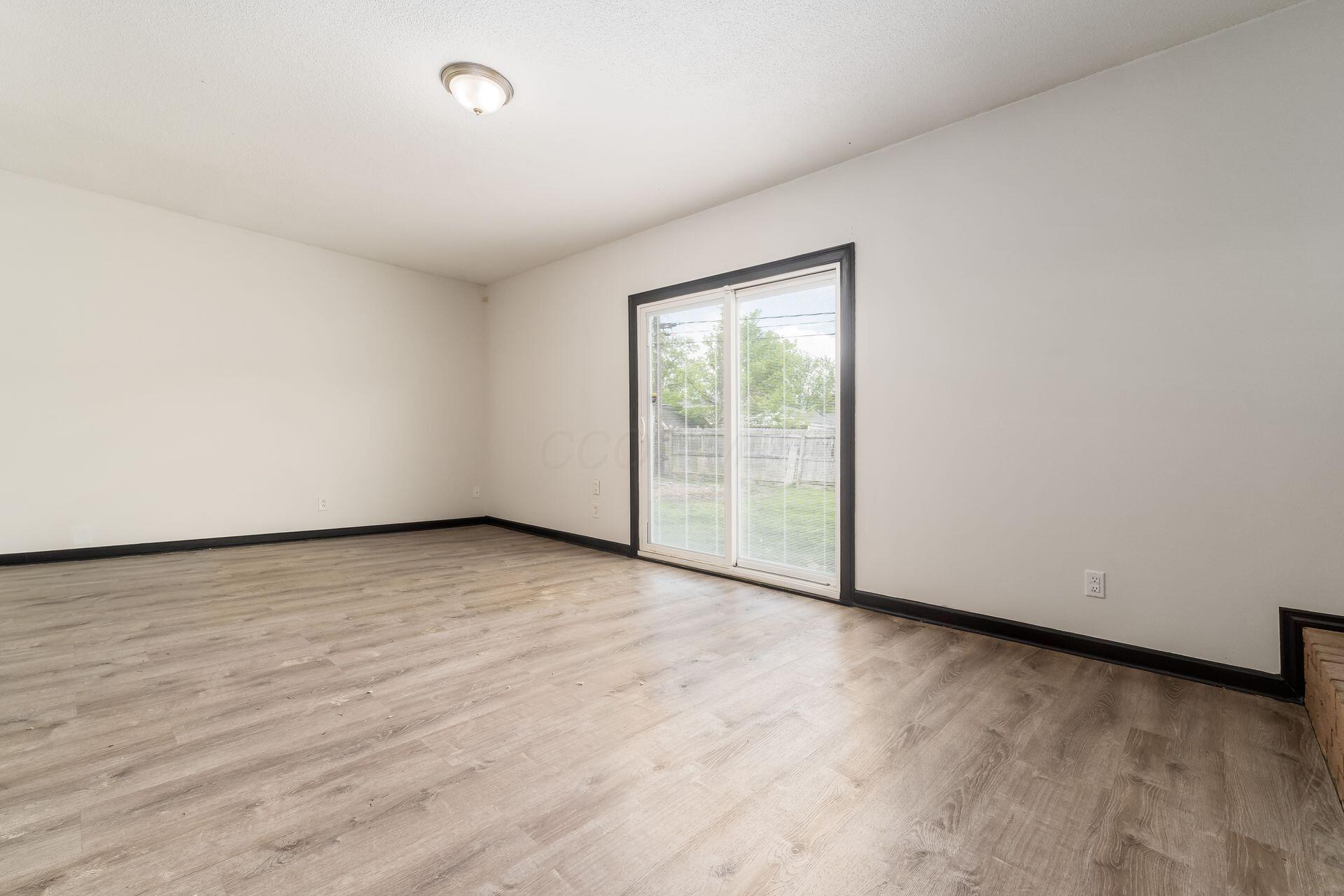 2594 Hubbell Road Columbus, OH 43232 - Photo 15 of 26 Entertainment room (4)