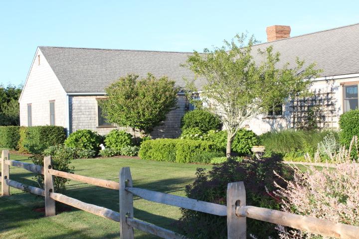 98 Somerset Road Nantucket, MA 02554 - Photo 1 of 5 Primary Photo