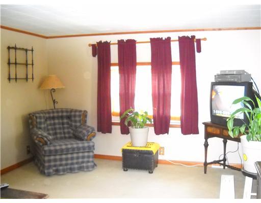9 Spring Street Charleroi, PA 15022 - Photo 9 of 12 Living Room.
