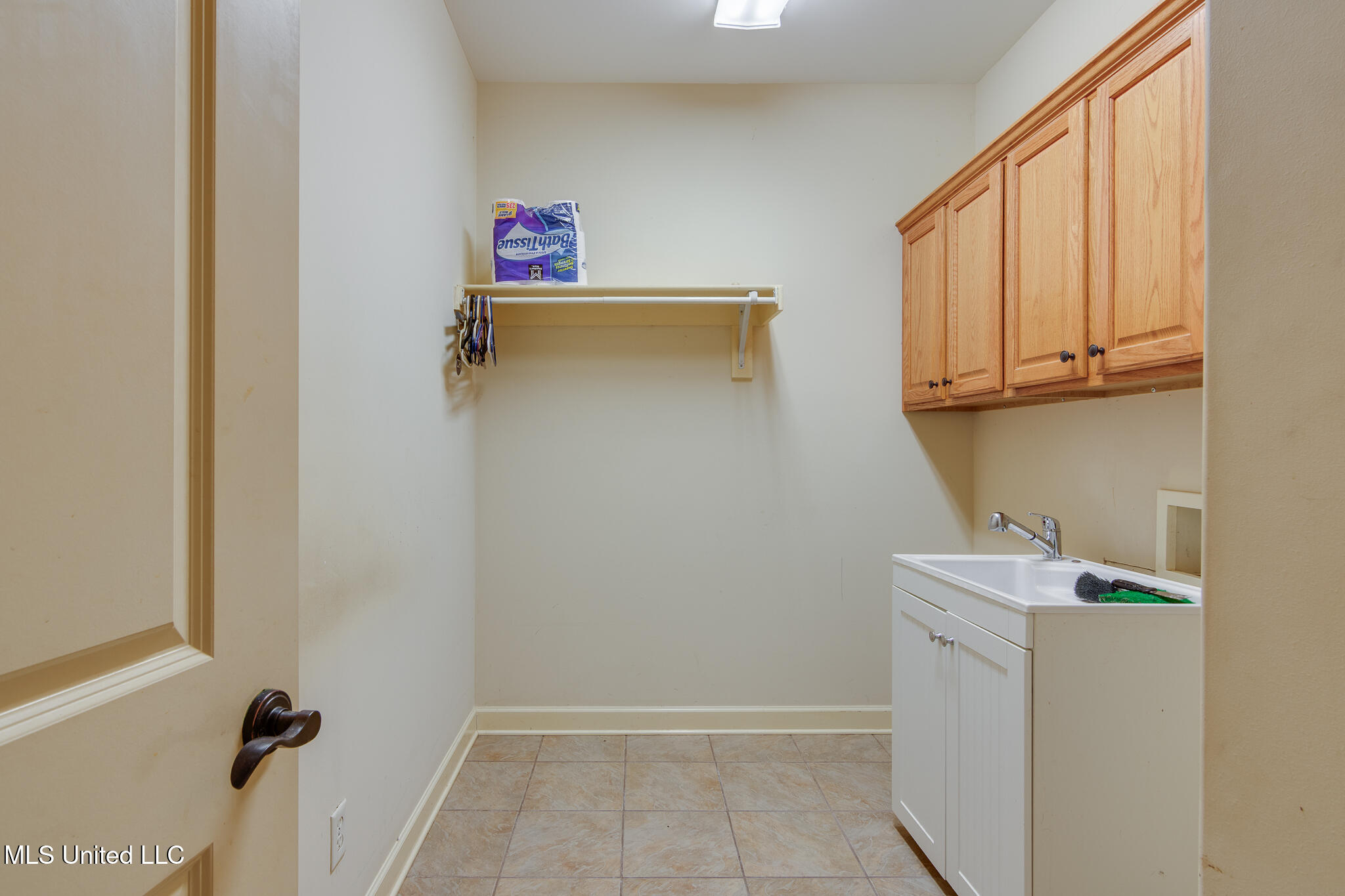13294 Old Locke Road Olive Branch, MS 38654 - Photo 44 of 55 laundry room