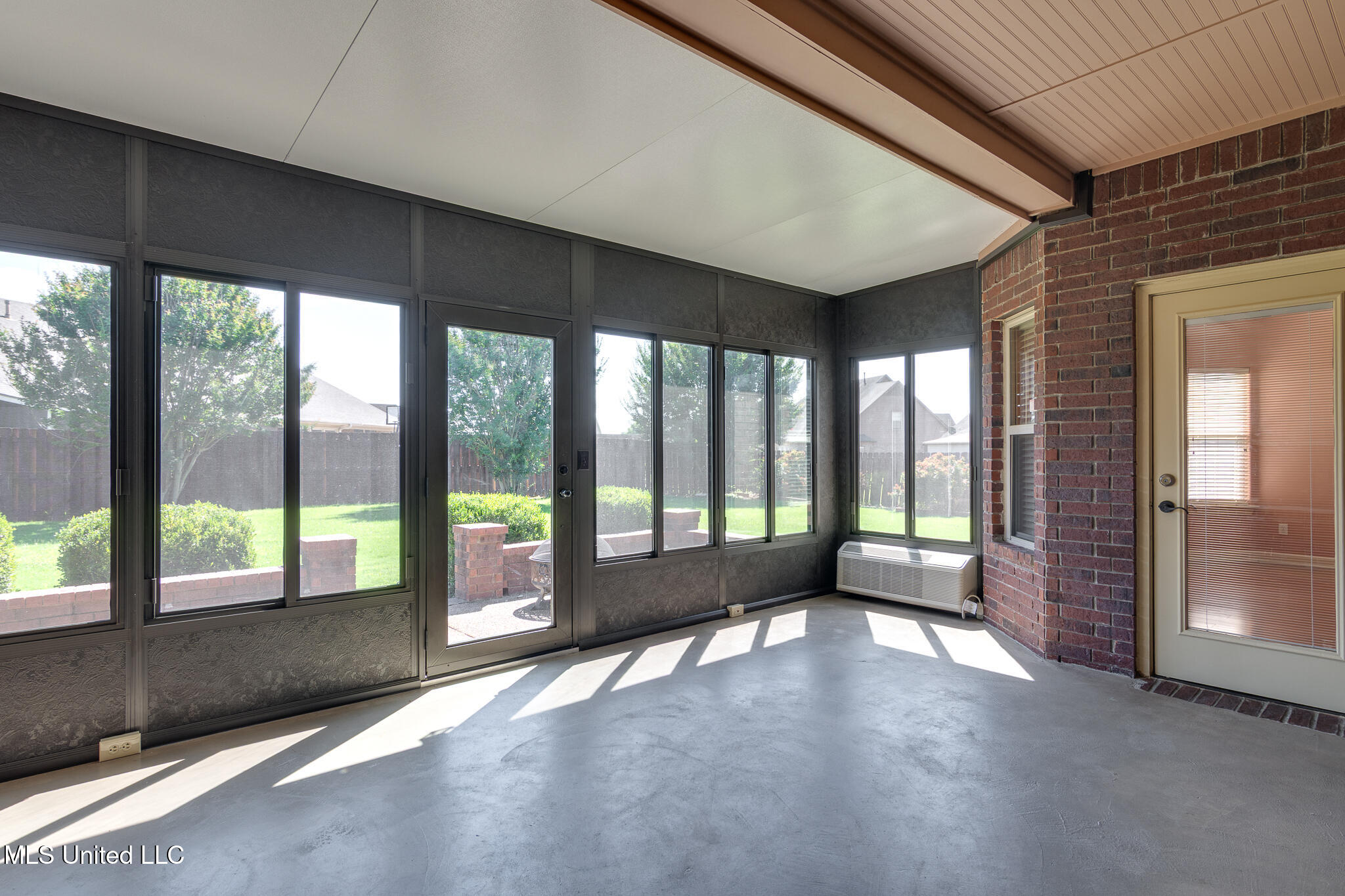 13294 Old Locke Road Olive Branch, MS 38654 - Photo 46 of 55 sunroom