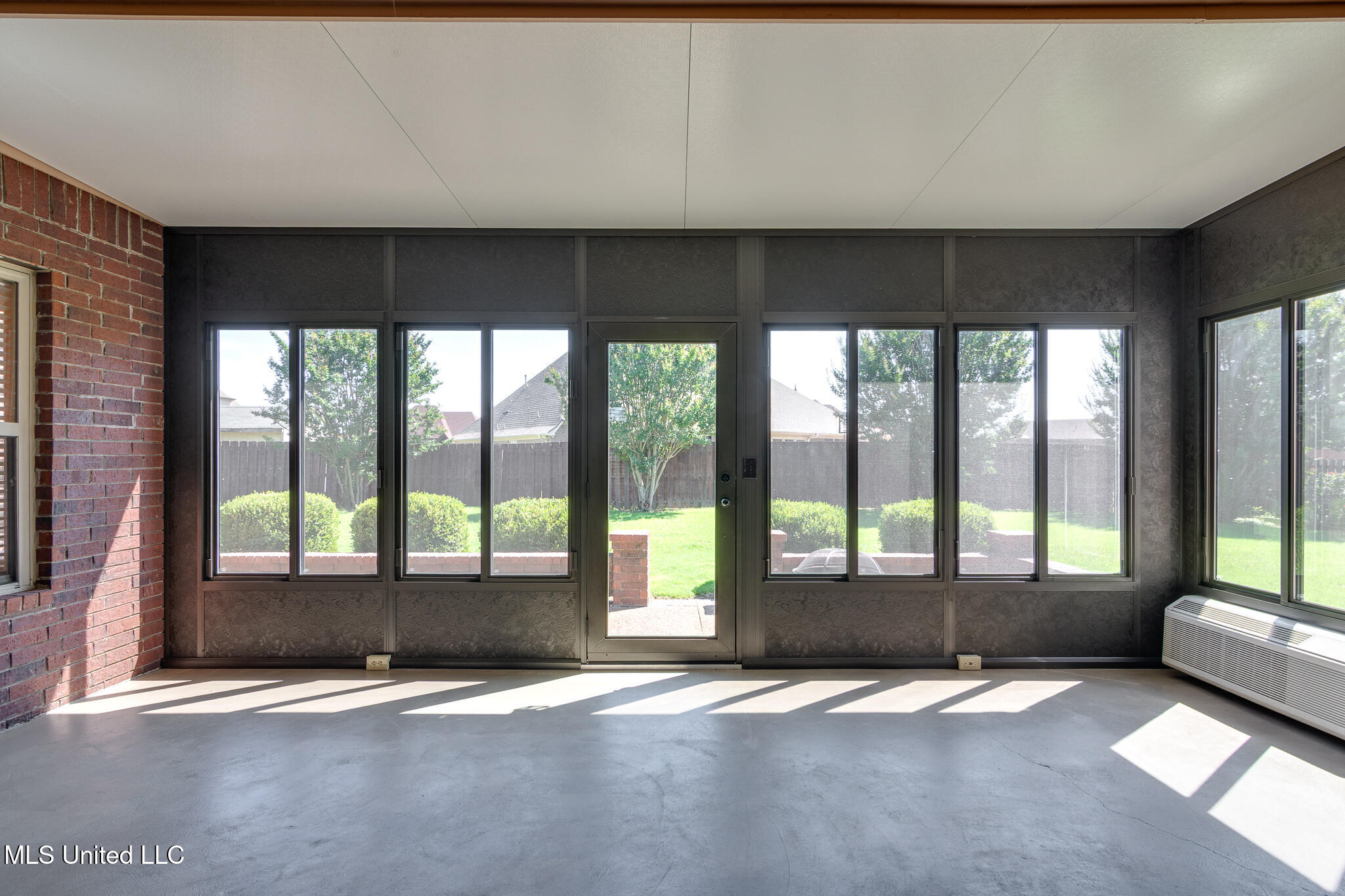 13294 Old Locke Road Olive Branch, MS 38654 - Photo 48 of 55 sunroom